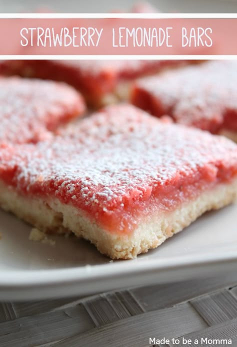 Strawberry Lemonade Bars #lemons #lemonade Lemonade Bars, Lemonade Strawberry, Lemonade Bar, Köstliche Desserts, Strawberry Lemonade, Yummy Sweets, Strawberry Recipes, How Sweet Eats, Cookies Brownies