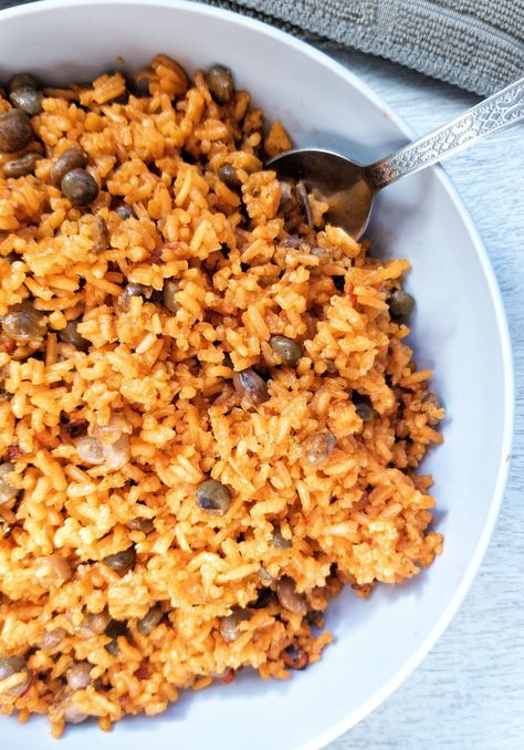 Arroz Con Gandules (Puerto Rican Yellow Rice) Puerto Rican Recipes Rice, Arroz Con Gandules Recipe, Spanish Rice And Beans, Puerto Rican Rice, Rice And Beans Recipe, Spanish Rice Recipe, Arroz Con Gandules, Boricua Recipes, Food Blogging