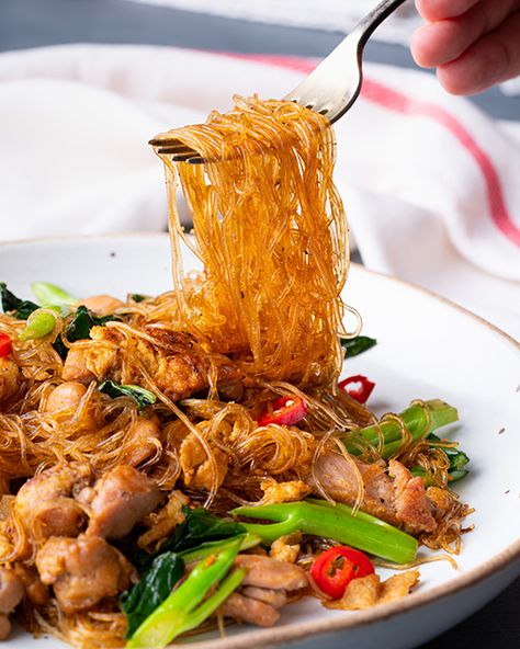 Thai Soy Sauce Glass Noodles (Pad See Ew Woon Sen) Pad Woon Sen Recipe Spicy, Chinese Glass Noodles, Glass Noodle Sauce, Glass Noodles With Chicken, Filipino Glass Noodle Recipes, Chicken Glass Noodles, Thai Glass Noodle Recipes, Marions Kitchen Recipes, Thai Glass Noodles