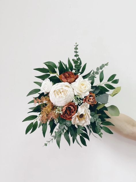 Brown Wedding Bouquet, Terracotta Roses, Bridal Bouquet Terracotta, Copper Wedding Flowers, Terracotta Bridesmaids, Wedding Bouquet Orange, Bridal Bouquet Green, Green And White Wedding Flowers, Moody Wedding Flowers