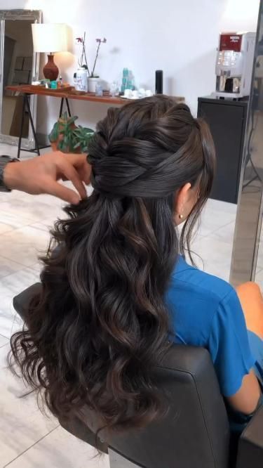 Enchanting Hairstyles, Layer Hair, Hair Style On Saree, Engagement Hairstyles, Traditional Hairstyle, Ladies Hair, Bridal Hair Buns, Long Hair Wedding Styles, Front Hair Styles