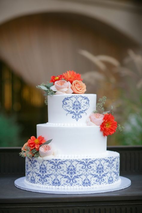 Spanish inspired wedding cake // photo by BrittRene Photo, see more: http://theeverylastdetail.com/cobalt-blue-spanish-inspired-wedding/ Spanish Inspired Wedding, Spanish Style Weddings, Spanish Themed Weddings, Talavera Wedding, White And Blue Wedding, Coral Wedding Colors, Spanish Style Wedding, Mexican Wedding Cake, Mexican Themed Weddings