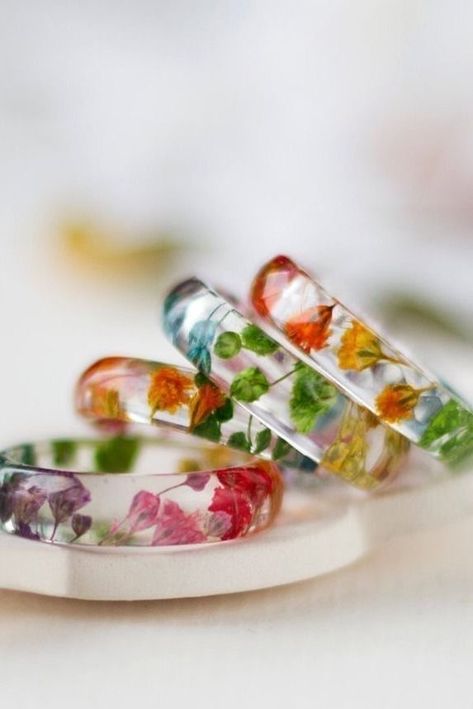 Real Flower Ring, Flat Flowers, Craft Things, Resin Jewelry Diy, Beautiful Accessories, Resin Ideas, Botanical Jewelry, Resin Ring, Handcrafted Rings