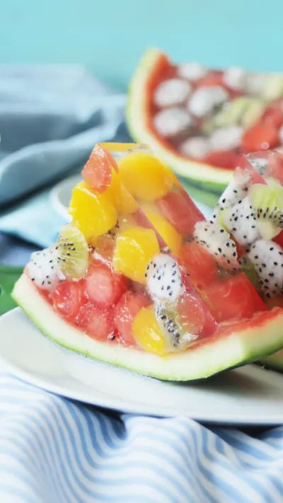 Watermelon Fruit Jelly Tastemade Japan, Watermelon Fruit, Fruit Jelly, Pudding Desserts, Tasty Baking, Fun Baking Recipes, Food Videos Desserts, Fruit Recipes, Interesting Food Recipes