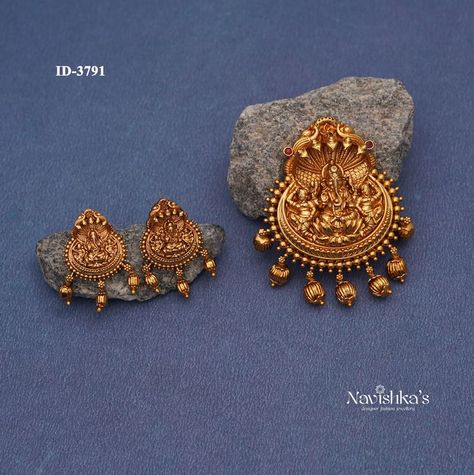 #navishkas #navishkasgoldplatedjewelry #designerjewellery #jewellery #nakshi #nakshijewellery #blackantiquejewellery #antiquejewelry #antiquejewelry #antique #pendantsets #pendant #pendantsofinstagram #lockets #longnecklace #shortnecklace #antiquejewelry #imitationjewellery #beadsjewelry #beadsmala #beadsmalaset #pendants #antiquejewellery #ınstagood Antique Pendant Set, Ganesh Pendant, Lakshmi Devi, Gold Jewelry Simple Necklace, Gold Mangalsutra Designs, Gold Mangalsutra, Mangalsutra Designs, Indian Jewelry Sets, Antique Pendant