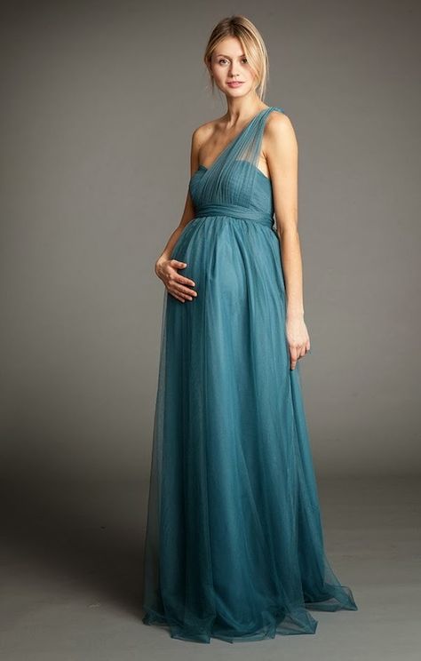 What To Look For In Maternity Bridesmaids’ Dresses. #bridesmaids #maternity Pregnant Bridesmaid Dress, Bridesmades Dresses, Pregnant Bridesmaid, Empire Bridesmaid Dresses, Maternity Bridesmaid Dresses, Convertible Bridesmaid Dress, Dresses For Pregnant Women, Jenny Yoo, Maternity Gowns