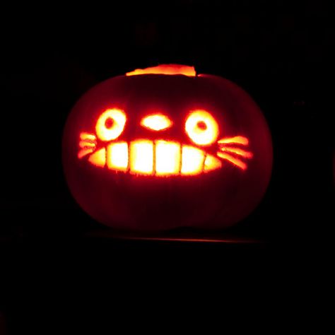 Totoro Pumpkin, Pumpkin Cravings, Cute Pumpkin Carving, Pumkin Carving, Halloween Pumpkin Carving Stencils, Creative Pumpkin Carving, Amazing Pumpkin Carving, Scary Pumpkin Carving, Pumpkin Carving Designs