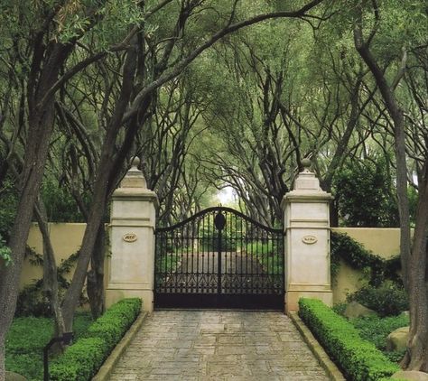 Driveway Entrance, Desain Lanskap, Front Gates, Brick Pavers, Driveway Gate, Have Inspiration, Entrance Gates, Garden Gates, Walkway