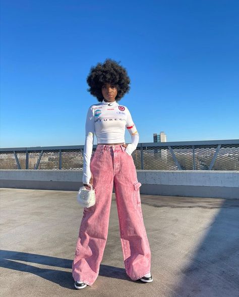 Pink Pants Outfit Street Style, Pink Streetwear Outfit, Femme Style Outfits, Aesthetic Attire, Pink Jeans Outfit, Pink Pants Outfit, Custom Wardrobe, Pink Club, Tomboy Femme