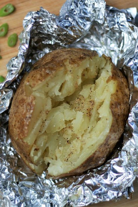 Oven Baked Potatoes In Foil, How To Make Baked Potatoes, Baked Potatoes In The Oven With Foil, Simple Baked Potato, Easy Baked Potatoes, Baked Potatoes In The Oven, Bake Potato, Oven Baked Potato, Crock Pot Baked Potatoes