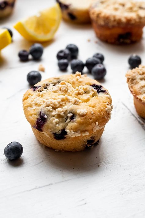 Blueberry Mochi, Mochi Muffins, Lemon Blueberry Muffins, American Desserts, Coconut Milk Recipes, Sweet Muffin, Blueberry Crumble, Lemon Poppyseed, Asian Desserts