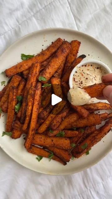 Meidterranean Diet Guide on Instagram: "🫒🥕 Carrots are the New Potatoes. 💁‍♀️ Type "Carrots" If you Want to Get More Recipes from @mediterraneandiet_guide 👉 Follow @mediterraneandiet_guide to get daily recipes. 💝 INGREDIENTS 2 medium carrots cut into 2-inch chunks. Slice them thinner into “French-fry” shape sticks. You can also use baby carrots and slice them in half lengthwise. 1 Tablespoon Extra Virgin Olive oil (or avocado oil) Salt + Pepper to taste 1 teaspoon seasoning of choice. I use the Organic Veggie blend to season my carrots and Roast Vegetables and Fries Spice Blend. Avocado oil spray. 1 Tablespoon Fresh chopped parsley (optional) Balsamic Glaze (Optional) Feel free to use other spices like garlic, onion powder, paprika, thyme, chipotle and so on. INSTRUCTIONS Peel carrots Roast Vegetables, New Potatoes, Daily Recipes, French Fry, New Potato, Diet Guide, Balsamic Glaze, More Recipes, Baby Carrots