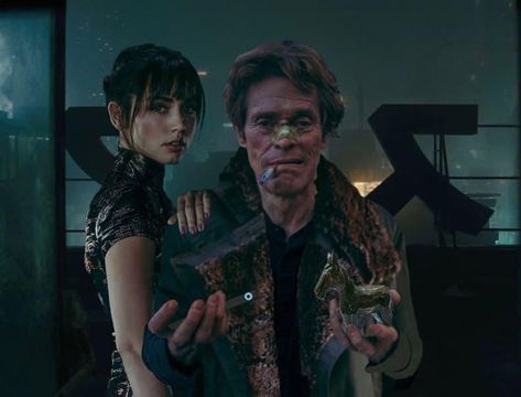 Willem Dafoe Smoking Cigarette With Two Oranges One of Them Moldy: Image Gallery - Page 3 (List View) | Know Your Meme Willem Dafoe Holding Oranges, Willem Dafoe Funny, William Dafoe, Female Cop, Boyfriend Outfit, Райан Гослинг, Willem Dafoe, Blade Runner 2049, Dark Nature Aesthetic