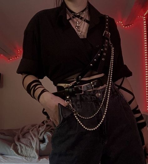 Layered Feminine Outfits, Edge Style Outfits, Hot Goth Outfits Men, Vampire Outfit Aesthetic Male, Vampire Core Outfits Male, Visual Kei Outfit Ideas Male, Vampirecore Outfits Male, Grunge Emo Outfits Men, Fem Male Outfits