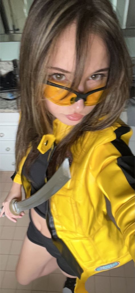 The Bride Halloween Costume Kill Bill, Kill Bill Diy Costume, Killbill Halloween Costume, Beatrix Kill Bill Costume, Uma Thurman Kill Bill Costume, Kill Bill Group Costume, Tarantino Halloween Costumes, Kill Bill Photoshoot, The Bride Kill Bill Costume