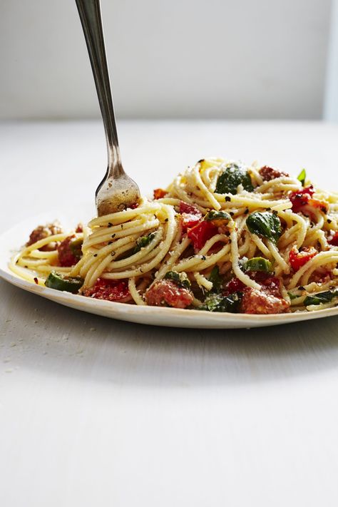 Mario Batali's Tomato and Chorizo Spaghetti Recipe for (RED) Campaign | PEOPLE.com Chorizo Spaghetti, Mario Batali Recipes, Filet Mignon Chorizo, Chorizo Recipes, Celebrity Recipes, Mario Batali, Pasta Dinners, Gnocchi Recipes, Spaghetti Recipes