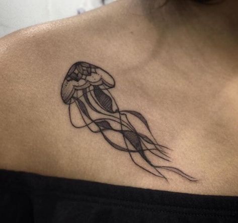 Collarbone is also an ideal place to try a jellyfish tattoo. Watercolor Jellyfish Tattoo, Jellyfish Tattoo Design, Sketches Watercolor, Nautical Tattoos, Cute Owl Tattoo, No Regrets Tattoo, Watercolor Jellyfish, Custom Wristbands, Matching Best Friend Tattoos