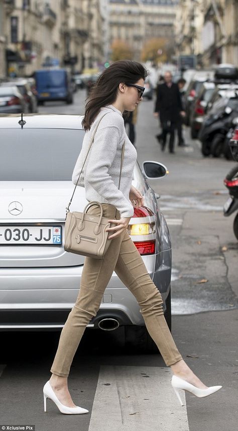 Kendall Jenner steps out in Paris in beige trousers and woolly knit Kendall Jenner Outfits Casual, Soft Outfits, Kendall Jenner Street Style, Mommy Outfits, Kendall Style, Sneakers Street Style, Kendall Jenner Outfits, Jenner Outfits, Keeping Up With The Kardashians