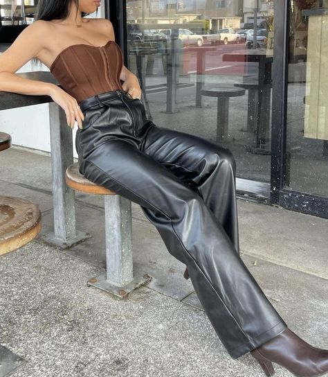 Long Sleeve Night Out Outfit, New Era Outfit, Lederhosen Outfit, Leather Pants Outfit, Fiesta Outfit, Clubbing Outfits, Woman Suit Fashion, Black Leather Pants, Office Fashion Women