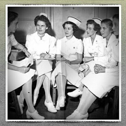 History Of Nursing, Nurses Station, Army Nurse, Professional Nurse, Nursing Profession, Nurse Rock, Vintage Nurse, Military Nurses, Practice Outfits