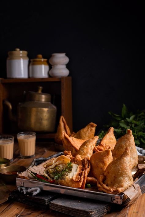 SAMOSA.....the indian teatime staple . on Behance Indian Food Photography Styling, Samosa Photography, Indian Samosas, Book Shoot, Food Shoot, Delicious Food Image, South Indian Snacks, Indian Food Photography, Michelin Star Food