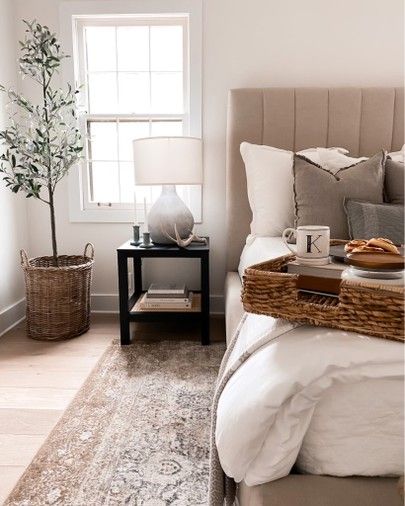 Beige Upholstered Bedroom Ideas, Walnut Decor, Beige Upholstered Bed, Lavender House, Beige Bedroom Decor, Beige Room, Wall Decoration Ideas, Upholstered Bedroom, Beige Bedroom