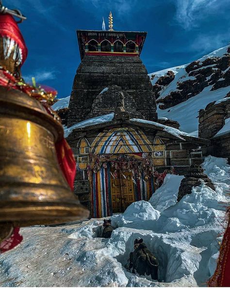 Tungnath Temple, Haridwar Rishikesh, Blue Sky Quotes, Mahadev Temple, Temple Poster, Mahadev Hd Wallpaper, Indian Temple Architecture, Har Mahadev, Lord Shiva Statue