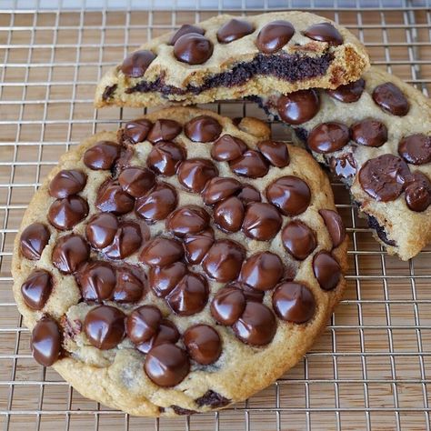 Think Food, Sweet Snacks Recipes, Fun Baking Recipes, Chocolate Chip Cookie, Food Obsession, Yummy Food Dessert, Pretty Food, Sweet Snacks, Easy Snacks