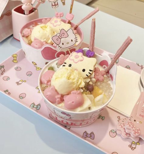 Hello Kitty Ice Cream, Images Hello Kitty, Hello Kitty Merchandise, Kawaii Dessert, Kitty Cafe, Kawaii Cooking, Themed Desserts, Cute Baking, Cute Snacks