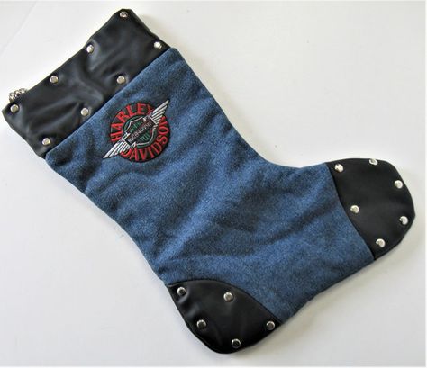 Harley Davidson Christmas, Denim Christmas, Harley Davidson Crafts, Christmas Door Hangings, Stocking Ideas, Harley Davidson Jeans, Diy Jeans, Holiday Sewing, Harley Davidson Logo