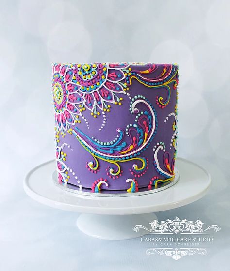 Bright Floral Cake, Henna Cake Designs, Bollywood Cake, Cake Frosting Designs, Henna Cake, Paisley Cake, Pakistani Mehndi, Mehndi Decor, Cake Studio