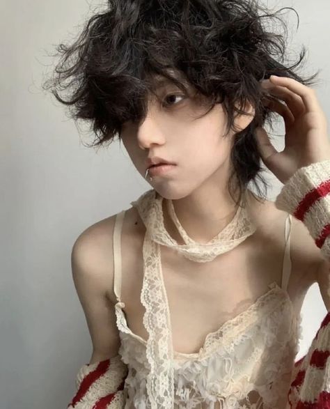 Dark Grunge Aesthetic, Asian Short Hair, Hair Inspiration Short, Haircut Inspiration, Punk Hair, The Perfect Girl, Cute Asian Guys, Hair Reference, Dream Hair