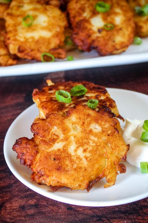 Tater Cakes, Fried Potato Cakes, Irish Pub Food, Irish Boxty, Popular Pies, Potato Cakes Recipe, Irish Potato, Irish Cuisine, Fried Potato