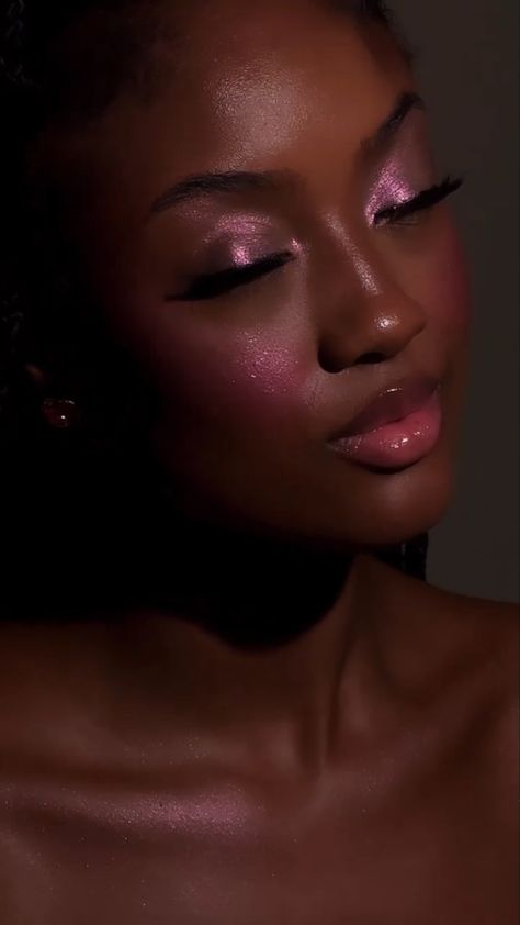 Pretty Glitter Makeup, Gunmetal Eyeshadow Looks, Dusty Pink Eyeshadow, Pink Metallic Eye Makeup, Edgy Glam Makeup, Dusty Pink Eye Makeup, Pink Witch Makeup, Light Pink Makeup Looks Black Women, Sultry Makeup Looks Brown Eyes