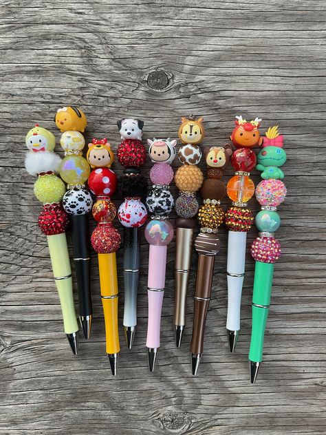 Disney Pens, Bead Pens, Pen Ideas, Pen Craft, Pen Diy, Beaded Pens, Beadable Products, Beads Bracelet Design, Beaded Crafts