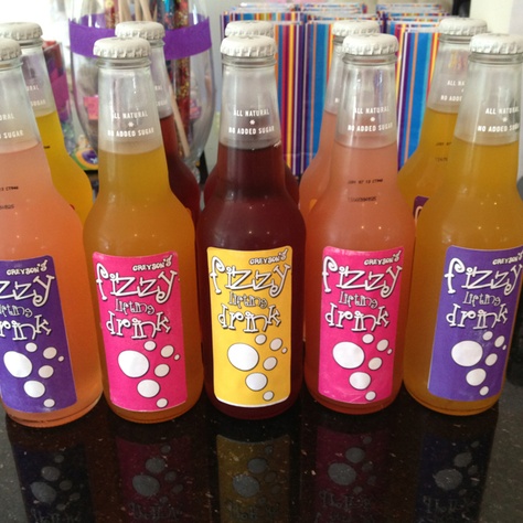 Fizzy lifting drinks using Izze's sparkling juices for Willy Wonka baby shower. Labels were made using photoshop with elastic wrath font and willy wonka font. Fizzy Lifting Drink Willy Wonka, Willy Wonka Baby Shower Ideas, 2023 Trivia, Wonka Font, Soda Packaging, Themed Dinners Ideas, Willy Wonka Halloween, Wonka Factory, Willy Wonka Factory