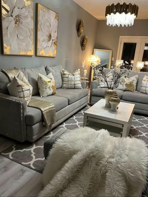 Women Of All Colors Who Love Interior Decorating | Facebook Apartment Aesthetic Cozy Living Room, Silver Living Room Decor, You're Great, Silver Living Room, Green Living Room Decor, Girl Apartment Decor, Contemporary Decor Living Room, Cute Living Room, Classy Living Room