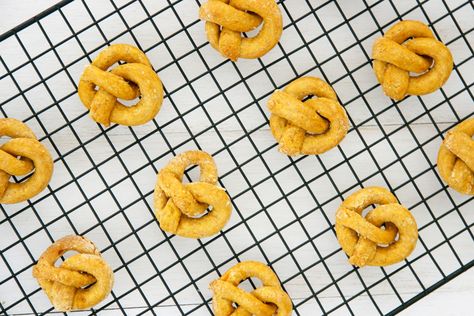 Pretty Fluffy Pretzel Dog, Pretzel Dogs, Dog Treats Recipe, Homemade Pet Treats, Sweet Potato Dog Treats, Dog Treats Homemade Easy, I Quit Sugar, Sugar Free Treats, Dog Biscuit Recipes