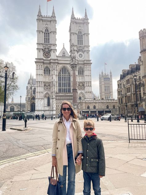 London Sightseeing Outfit, London Vacation Outfits, England Travel Outfits, Paris Spring Outfit, London Trip Outfit, What To Pack For London, What To Wear In London, London In Spring, England Outfits