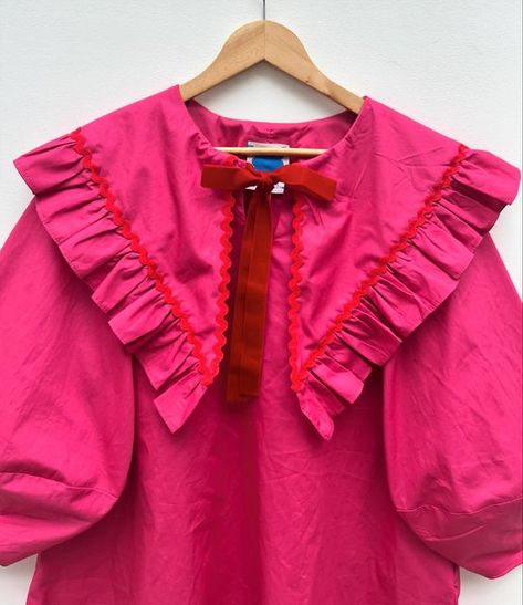 The Marcon Court Project on Instagram: "RED + PINK = Favourite divisive colour combo" Violet Dress, Diy Collar, Upcycle Clothes Diy, Violet Dresses, Colour Combo, Trendy Fall Outfits, Red Top, Top Design, Pink Top