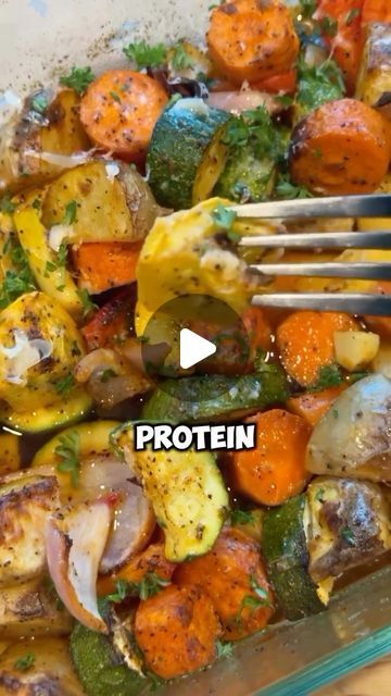 Food Recipes and Healthy 🌱🥦🍗🥩 on Instagram: "Follow @recipes.smoothie for more health and weightloss tips 🔥🔥🔥 Nutritious + delicious. 🤌🏻
(via: @sherryhour)

One pan mixed veggies is a great side dish for any protein. This recipe is easy and loaded with flavor. 😋

Feel free to substitute for any veggies you like. 

One Pan Roasted Veggies Recipe: 👇🏻

Ingredients:
▪️Gold Potatoes (or red), skin on + quartered 
▪️Carrots, chopped 
▪️Red Bell Pepper, chopped 
▪️Squash, chopped 
▪️Zucchini, chopped
▪️1 Red Onion, quartered 
▪️4 Cloves of Garlic, roughly chopped 
▪️Avocado Oil
▪️Salt
▪️Black Pepper 
▪️Paprika 
▪️Cumin 

For garnish:
▪️1 Lemon
▪️Parmesan Cheese, shredded
▪️Fresh Parsley 

1. Combine potatoes, carrots, red bell pepper, squash, zucchini, red onion, and garlic,in a bakin Pepper Squash, Chopped Zucchini, Roasted Veggies Recipe, Halloween Birthdays, Squash Zucchini, Mixed Veggies, Gold Potatoes, Potatoes Carrots, Cooking Tutorials