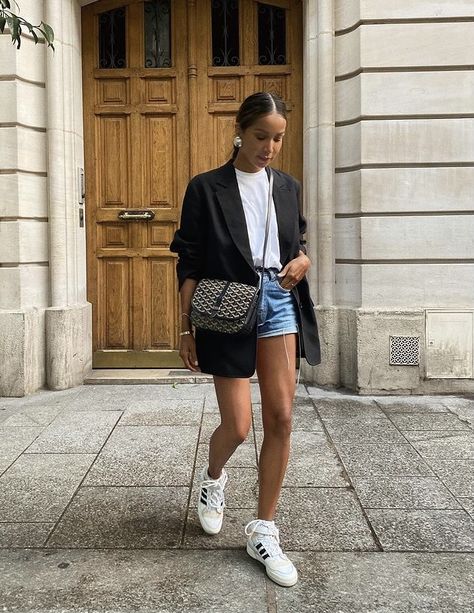 Blazer Shorts Outfit, Blazer Summer Outfits, Summer City Outfits, Trendy Girls Outfits, Black White Outfit, Blogger Street Style, City Outfits, Street Style Summer, Blazer Outfits