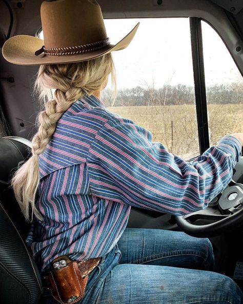 Alex Templeton on Instagram: “Nothin to do so let’s go cruise some backroads” Beaded Weft Hair Extensions, Farm Outfits, Rodeo Fits, Ranch Girl, Granola Outfits, Cowgirl Pictures, Cute Cowgirl Outfits, Casual Country Outfits, Cowgirl Stuff