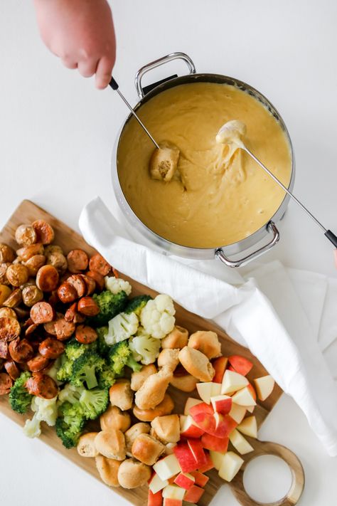 Cheese Fondue Appetizer, Valentines Fondue Dinner, Valentines Day Fondue Dinner, Fondue Christmas Dinner, Fondue At Home Ideas, Galentines Party Fondue, Valentine’s Day Fondue, Fondue Food Ideas, Healthy Fondue Recipes