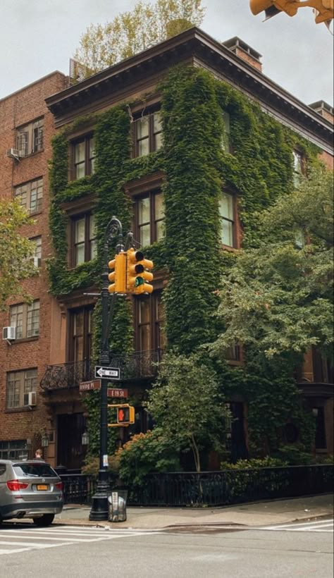 Greenwich Village Nyc, Nyc Vibes, Minimal Travel, New York Architecture, Nyc Fall, Fall Love, Nyc Aesthetic, Nyc Life, City Vibe