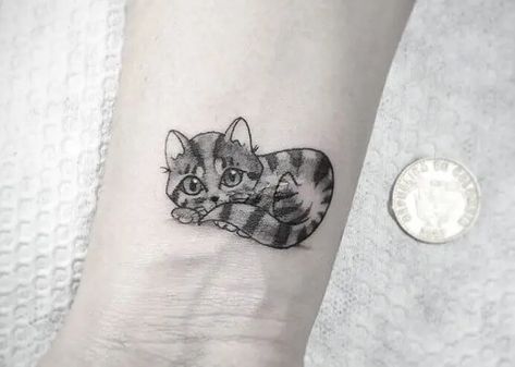 21 Of The Best Cat Tattoo Ideas Ever - PetPress Tabby Cat Tattoo, Siamese Cat Tattoos, Parents Tattoo, Small Cat Tattoo, Cat Paw Print Tattoo, Geometric Cat Tattoo, Cat Eye Tattoos, Cat Outline Tattoo, Cat Paw Tattoos