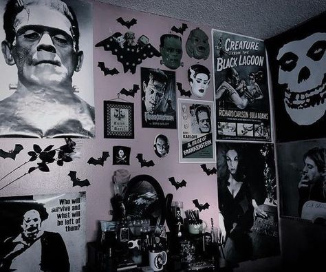 Drum Tattoos, Dark Piercing, Goth Room Ideas, Emo Room, Horror Room, Grunge Bedroom, Gothic Decor Bedroom, Goth Bedroom, Gothic Room