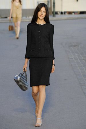 Chanel suit Chanel Suits For Women, Black Tweed Suit, Chanel Style Jacket, Tweed Cardigan, Chanel Tweed Jacket, Shalom Harlow, Chanel Suit, Chanel Resort, 2011 Fashion