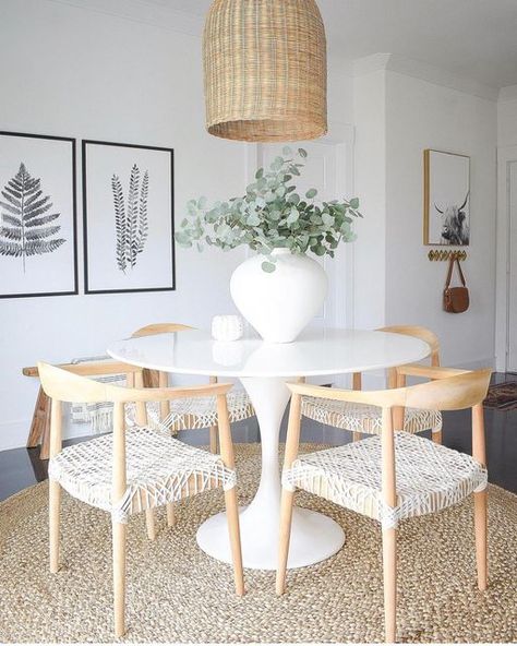 Hart Lieve Interiors on Instagram: "Neutral colour palette inspiration form @zdesignathome • • Our Round Hand Woven rugs are perfect for defining different areas in your home. The natural texture of the cane adds a sense of warmth and vibrancy. • • Shop our hand woven rugs 👇🏼 Hartlieve.co.za • • #madeinafrica #handwoven #roundrug #canerug #handmade #inspiration #interiorinspiration #pennygum #southafrica #westerncape #southafricahomedecor #neutraldecor #neutralstyle #neutralhome #rug" Boho Chic Dining Room, Fall Dining Room, Boho Dining Room, Chic Dining Room, Fall Living Room, Summer Dining, Inspired Interiors, Air Bnb, Deco Boheme