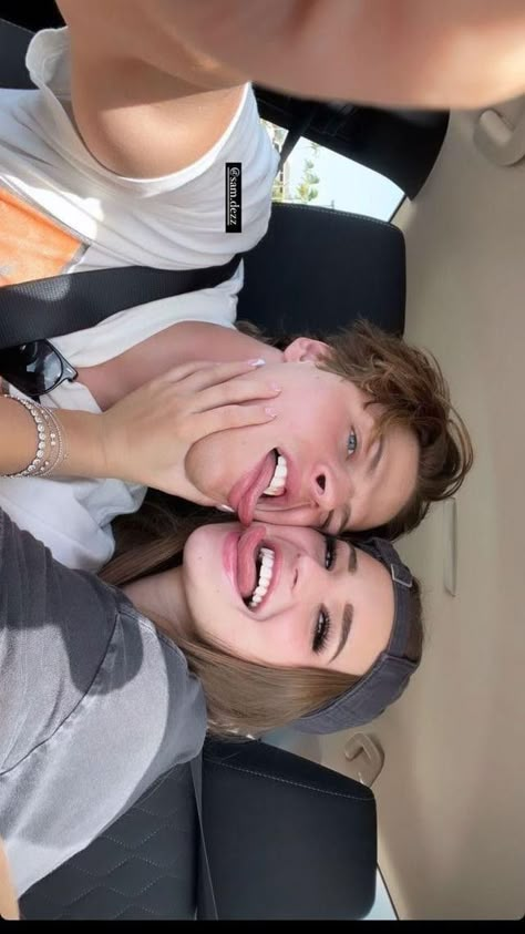 Brooke Monks Boyfriend, Brook Monk And Sam Dezz, Brooke Monk Boyfriend, Sam Dezz And Brooke Monk, Sam And Brooke, Brooke Monk And Sam, Girl Hangout, Sam Dezz, Aidy Bryant